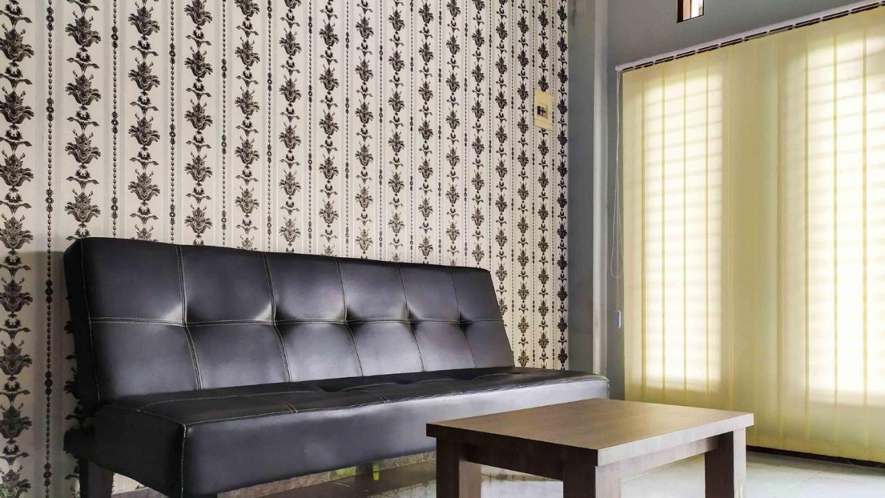 Omah Leren Mitra Reddoorz Near Gembiraloka Zoo Yogyakarta Hotell Eksteriør bilde