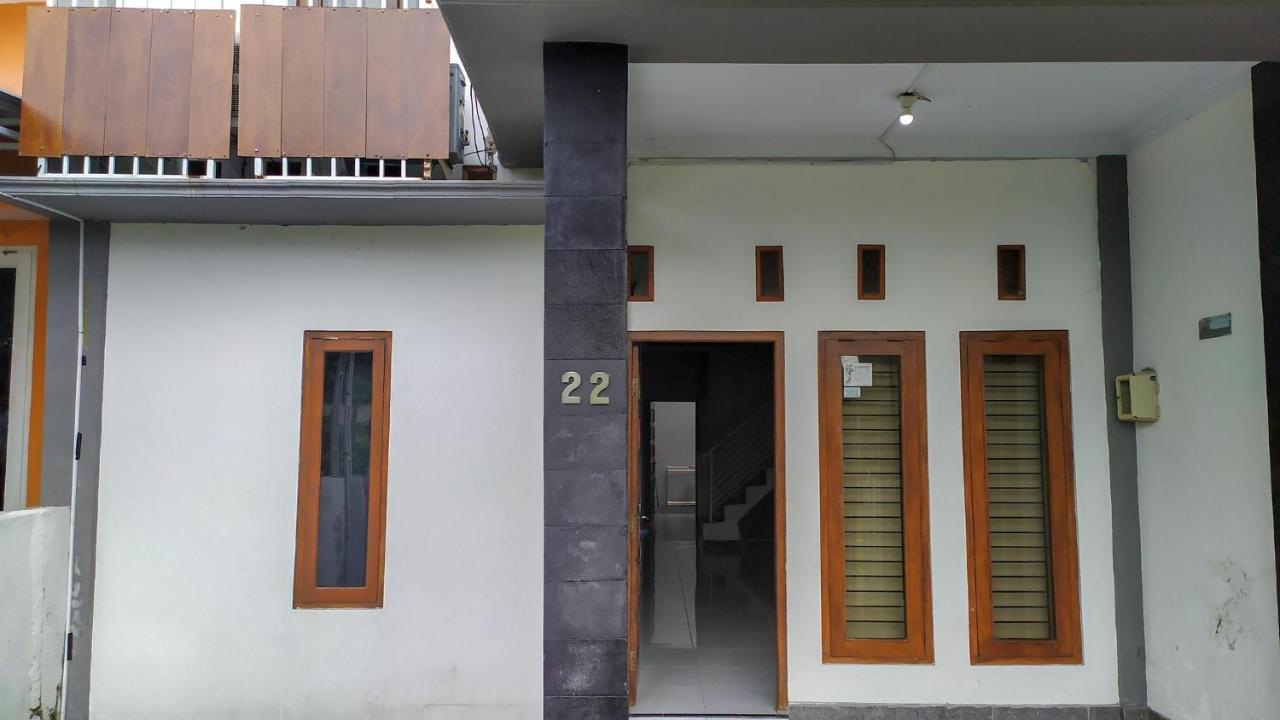 Omah Leren Mitra Reddoorz Near Gembiraloka Zoo Yogyakarta Hotell Eksteriør bilde