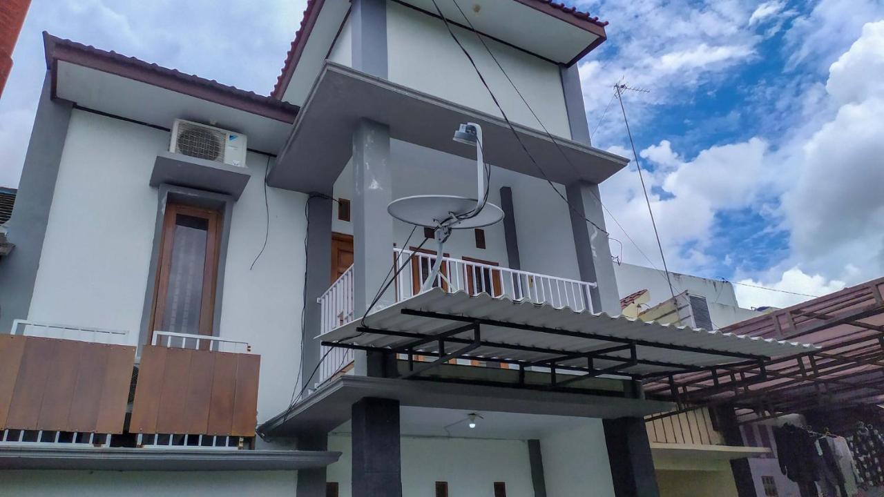 Omah Leren Mitra Reddoorz Near Gembiraloka Zoo Yogyakarta Hotell Eksteriør bilde