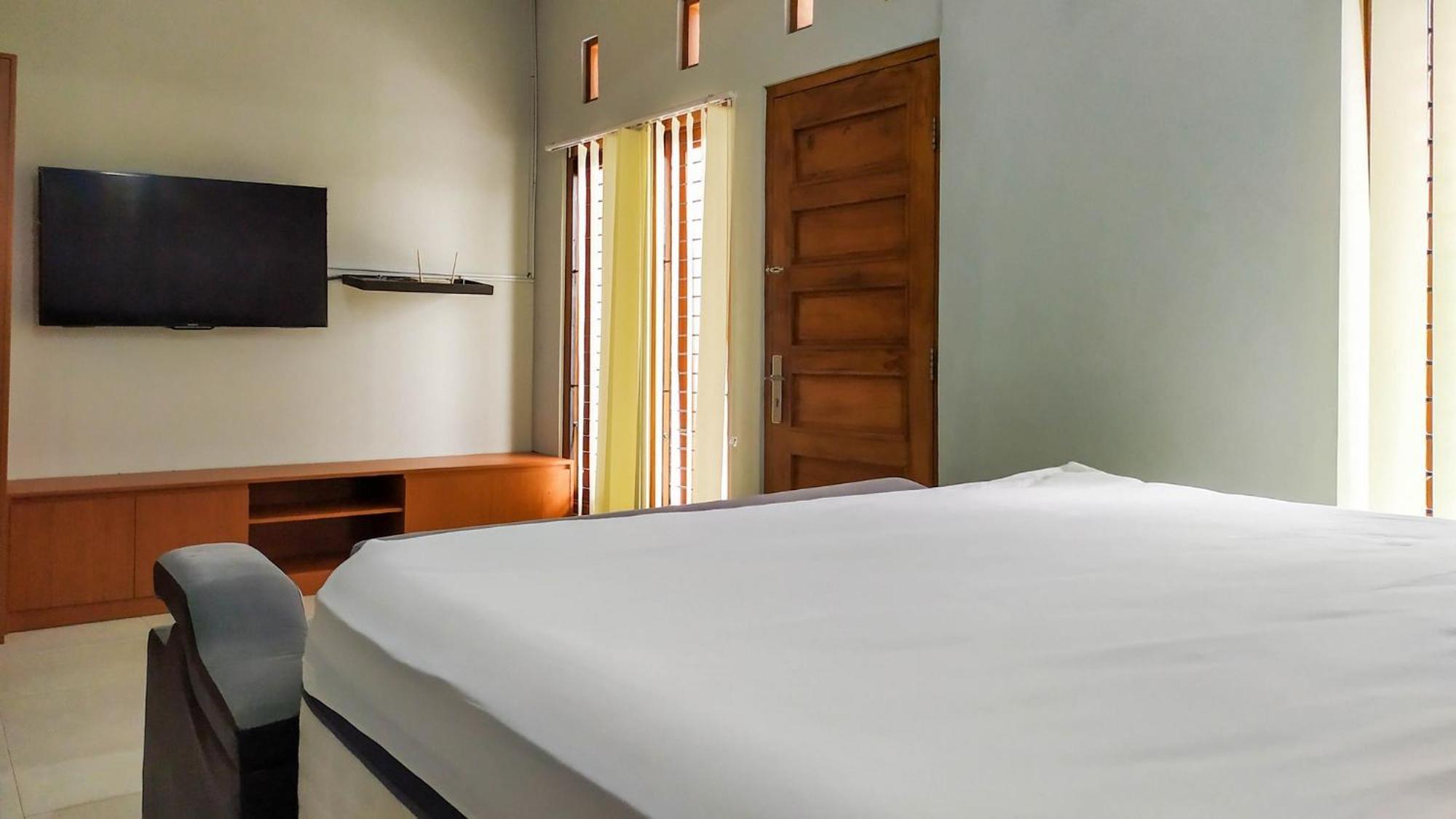 Omah Leren Mitra Reddoorz Near Gembiraloka Zoo Yogyakarta Hotell Eksteriør bilde