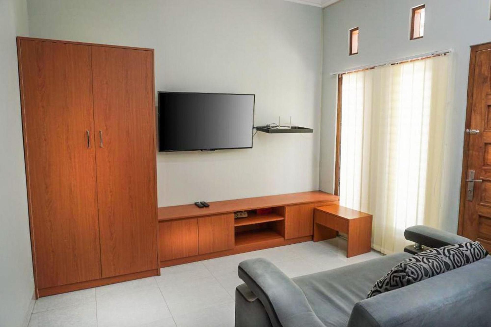 Omah Leren Mitra Reddoorz Near Gembiraloka Zoo Yogyakarta Hotell Eksteriør bilde